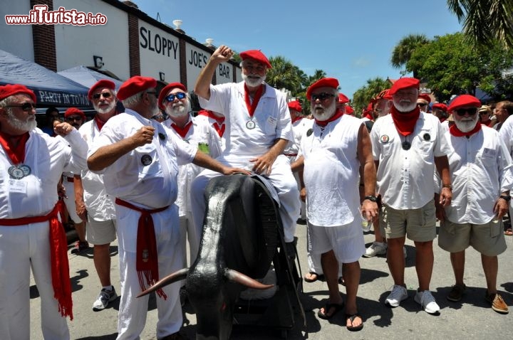 Immagine Hemingway Days Festival a Key West - Fra gli avvenimenti culturali più rinomati che si svolgono in Florida, l'Hemingway Days Festival è sicuramente il più blasonato a livello internazionale. Da ormai 34 anni si svolge infatti questa caratteristica manifestazione organizzata in onore del premio Nobel per la letteratura che proprio qui a Key West trascorse uno dei suoi periodi artistici più interessanti. Fra gli eventi degli Hemingway Days non manca neppure un concorso per il miglior sosia dello scrittore. Se capitate a Key West nel mese di Luglio non perdete questa folkloristica kermesse © Chuck Wagner / Shutterstock.com