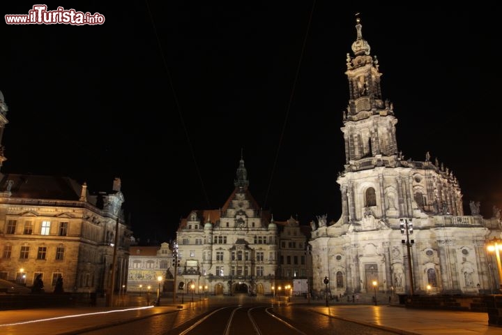 Immagine Hofkirche a Dresda, fotografata di notte nel cuore dell'Altmarkt, la città vecchia - © Sandra Kemppainen / Shutterstock.com