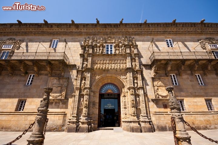 Immagine L'Hostal de los Reyes Catolicos, che si trova in centro a Santiago de Compostela (Sapgna) - © Bartosz Turek / Shutterstock.com
