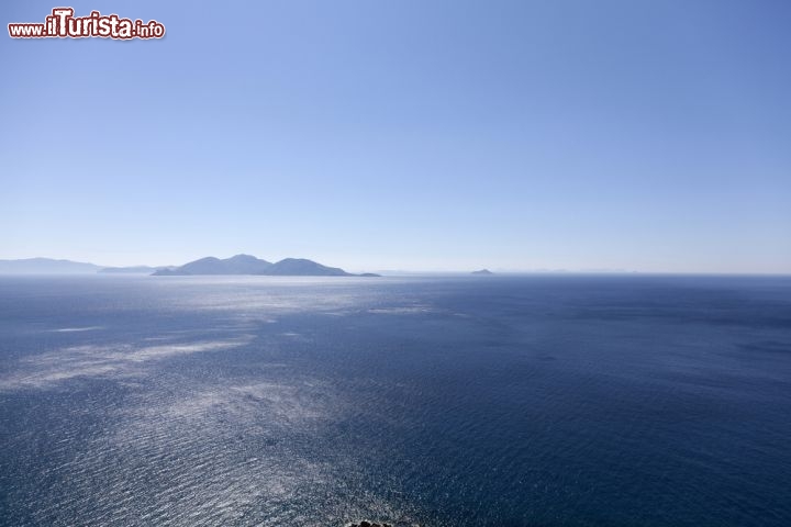 Immagine Il mare Egeo visto dall'isola di Icaria - © Portokalis / Shutterstock.com