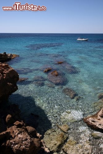 Immagine Il mare cristallino vicino a San Vito lo Capo, in Sicilia - © Roberto Aquilano / Shutterstock.com