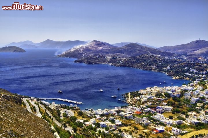 Immagine Il mare di Patmos in Grecia: vista panoramica della splendida baia di Skala - © AJancso / Shutterstock.com