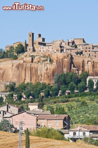 Immagine Il paesaggio magico del borgo di Orvieto e della sua rupe - © Mi.Ti. / shutterstock.com