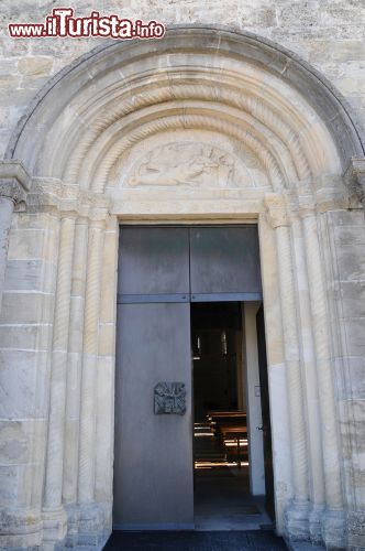 Immagine Ingresso dela basilica di S. Michele a Schongau in Baviera (Germania) - © Andreas Juergensmeier / Shutterstock.com