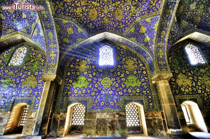 Immagine Interno della Moschea Shah ad Isfahan, Iran - © JPRichard / Shutterstock.com
