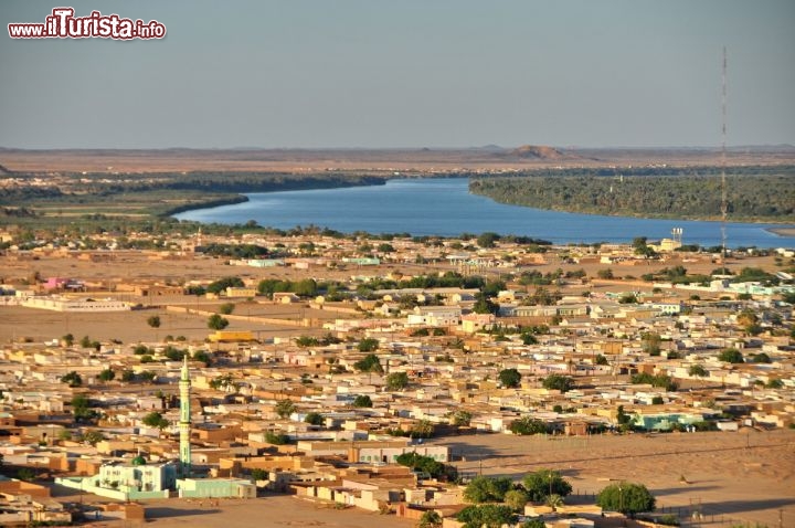 Immagine Karima e fiume Nilo. Il Panorama si gode dalla piatta cima del Gebel Barkal, in Sudan