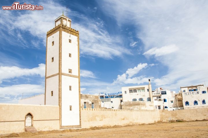 Immagine Kasbah di Essaouira, Marocco - La splendida città di Essaouira, chiamata anche la "perla del regno", sembra quasi un miraggio sospeso fra cielo e mare. Qui ne è ritratta la sua kasbah © NOWAK LUKASZ / Shutterstock.com