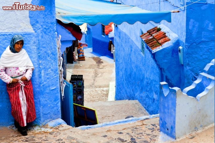 Immagine Uno scorcio della medina blu di Chefchaouen in marocco - © Zzvet / Shutterstock.com
