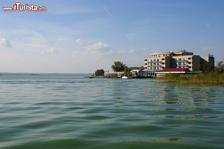 Immagine Lago Siutghiol: si tratta di uno stagno costiero a nord di Costanza, in Romania - © ELEPHOTOS / Shutterstock.com