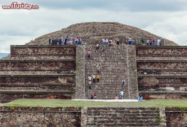 Immagine Le imponenti piramidi di Teotihuacan in Messico richiamano ogni nno decine di visitatori - © Vadim Petrakov / Shutterstock.com