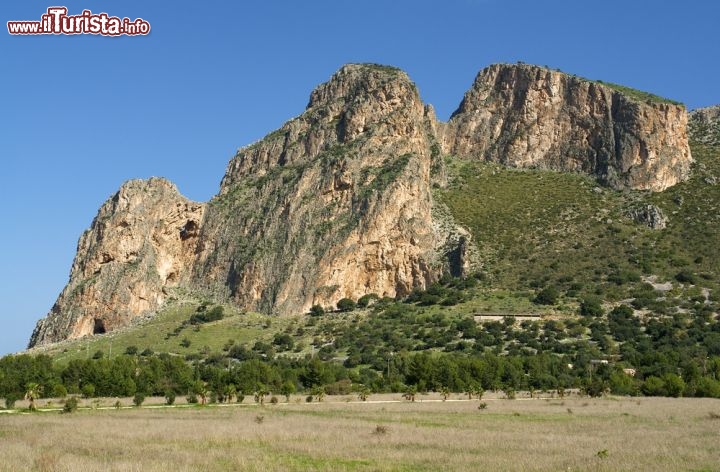 Immagine Le montagne intorno a San Vito lo Capo in Sicilia - © Zyankarlo / Shutterstock.com