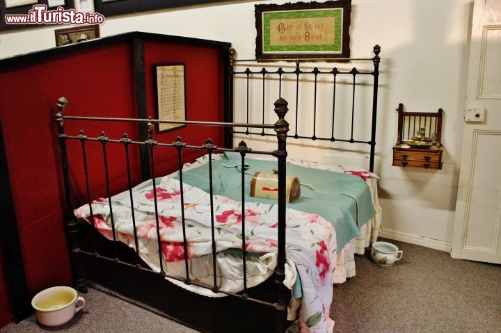 Immagine Letto d'epoca al Laurel & Hardy Museum Ulverston - © www.laurel-and-hardy.co.uk