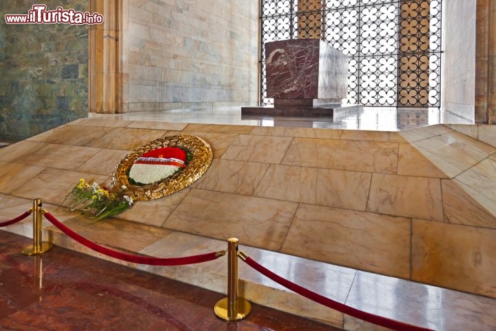 Immagine Mausoleo Mustafa Kemal Ataturk il padre della Turchia ad Ankara - © Tatiana Popova / Shutterstock.com