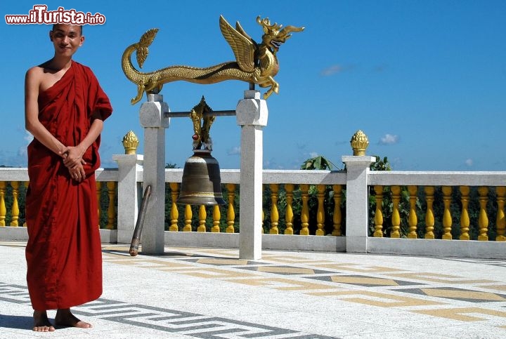 Immagine Monaco in tempio del Bangadlesh -  Foto di Giulio Badini