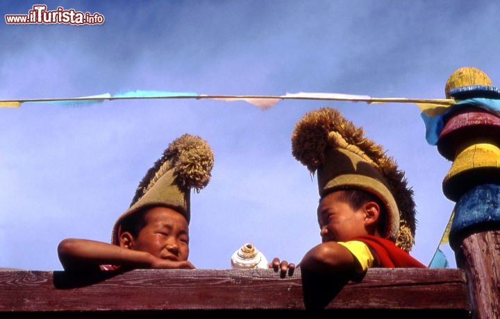 Immagine Mongolia bambini monacia Erdene Zuu - Foto di Giulio Badini / I Viaggi di Maurizio Levi