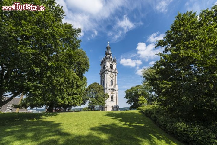 Immagine Il Beffroi di Mons, la torre campanaria alta 87 metri (Belgio) - © Anibal Trejo / Shutterstock.com