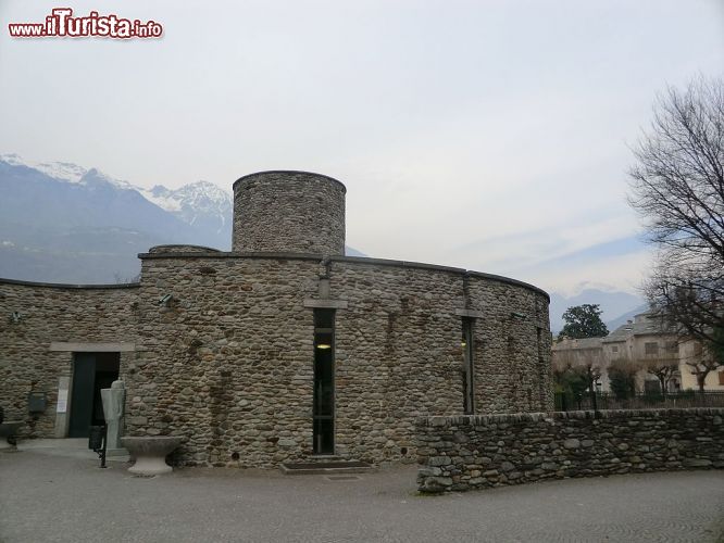 Immagine La Biblioteca Civica di Morbegno in Valtellina - © BARA1994 - CC BY-SA 3.0 - Wikipedia