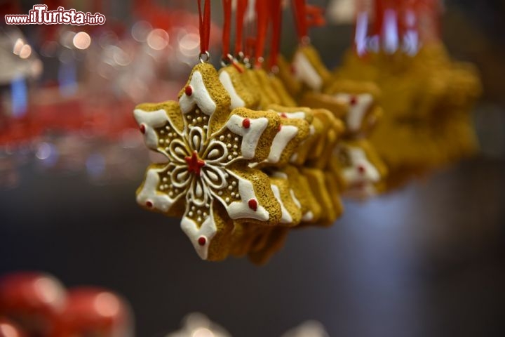 Immagine Natale a Bussolengo: le magnifiche decorazioni si trovano nel Villaggio Flover, il più grande Mercatino di Natale al coperto in Italia