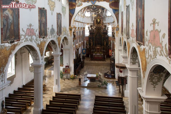 Immagine La navata centrale della chiesa di San Martino a Biberach (Germania) la chiesa è in gestione comune tra cattolici e protestanti