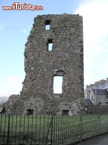 Immagine Le rovine dell'Olderfleet Castle a Larne, nord-est dell'Irlanda - © Kenneth Allen - CC BY-SA 2.0 - Wikipedia