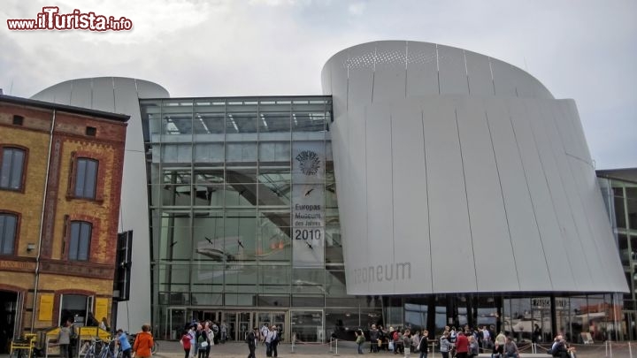 Immagine Ozeaneum: il Museo Oceanografico si trova a Stralsund, nel nord della Germania - © aldorado / Shutterstock.com / Shutterstock.com