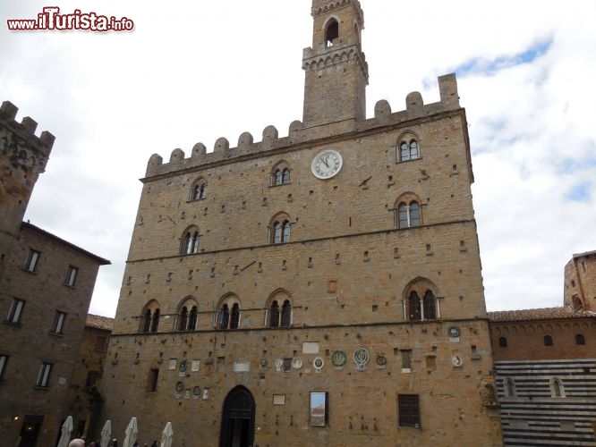 Immagine Palazzo dei Priori a Volterra - © Giovanni Mazzoni (Giobama)