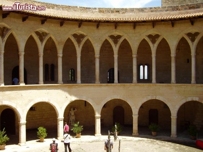 Immagine Palma di Maiorca, il castello Bellver - Foto di Giulio Badini