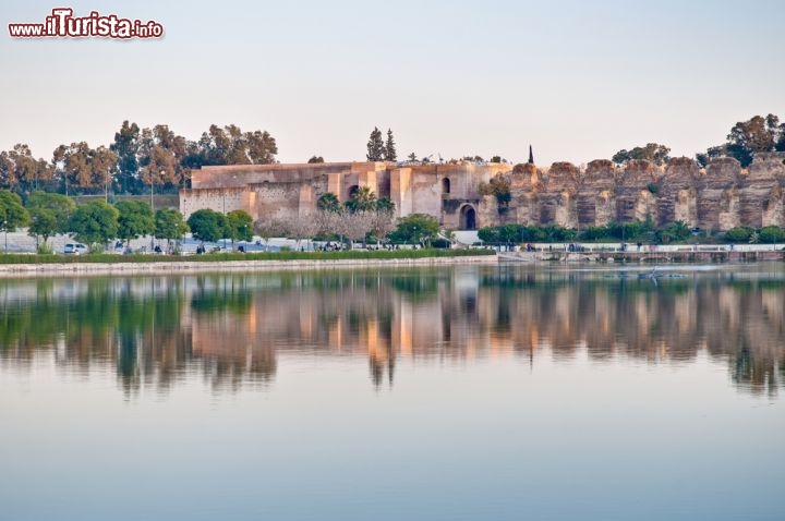 Immagine Panorama e riflessi della cittadella di Meknes in Marocco - © Anibal Trejo / Shutterstock.com