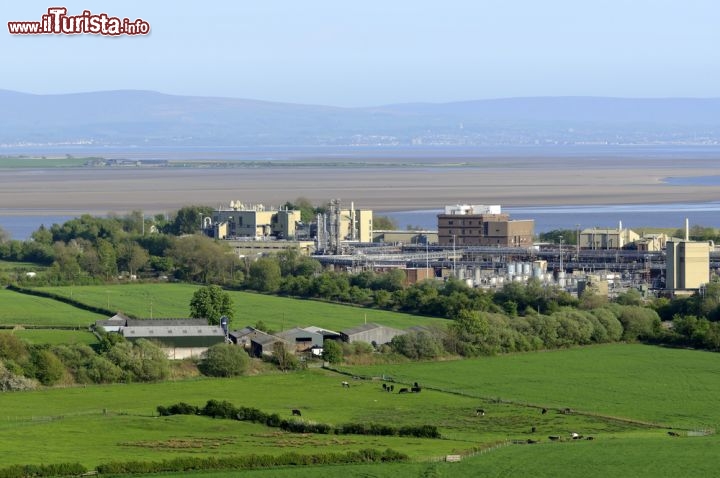 Immagine Panorama di Ulverston (UK) siamo nei pressi dei paesaggi incantati del Lake District in inghilterra  - © Stephen Meese / Shutterstock.com