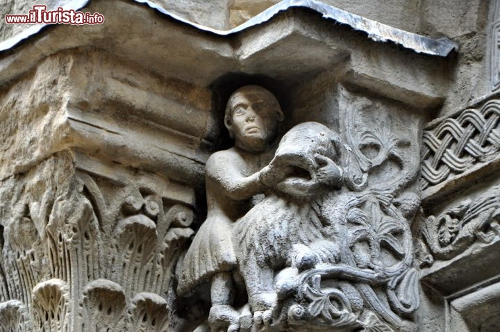 Immagine Particolare esterno della chiesa Santa Maria delle Pieve, in centro ad Arezzo