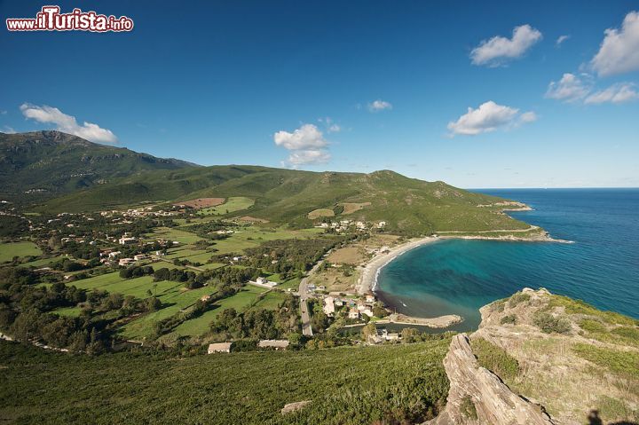 Immagine Pietracorbara, il borgo e la sua marina in Corsica. Siamo sul Cap Corse, la penisola del nord-est dell'isola