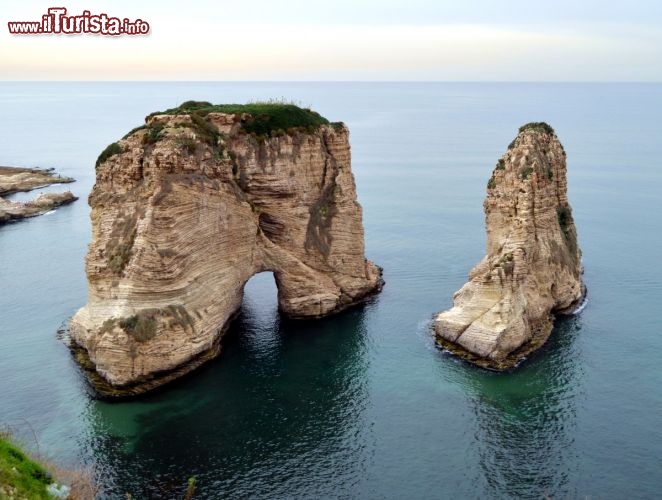 Immagine Pigeon Rock, Corniche 27 a Beirut, la capitale del Libano - Foto di Monia Savioli