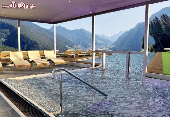 Immagine La piscina dell'Hotel Albion in Val Gardena, Ortisei (Trentino Alto Adige).