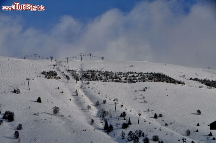 Immagine Piste e impianti della zona ovesta  Les Deux Alpes in Francia. Da questo versante si sale verso il ghiacciaio.