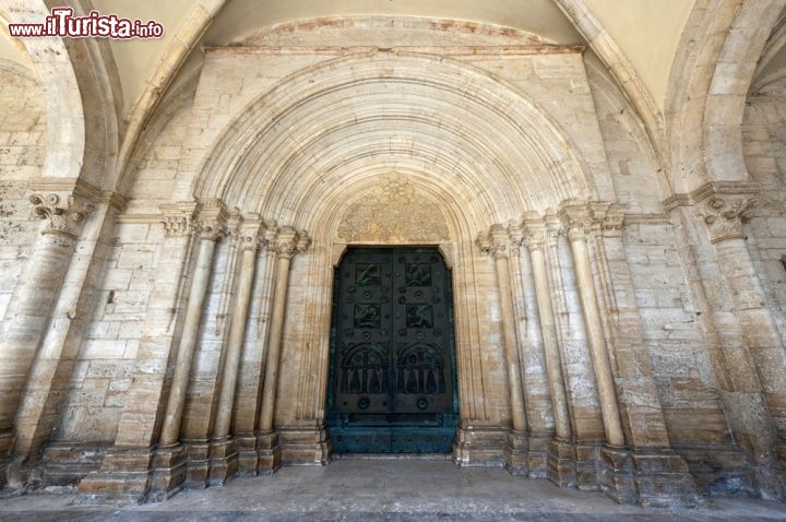 Immagine Portale gotico nell'Abbazia di Casamari, vicino a Frosinone nel Lazio - © Claudio Giovanni Colombo / Shutterstock.com