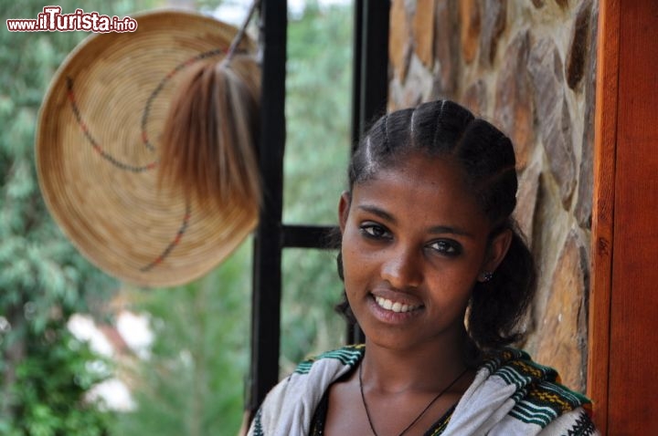 Immagine Ristorante 4 Sisters Gondar  una ragazza del Four Sister Restaurant