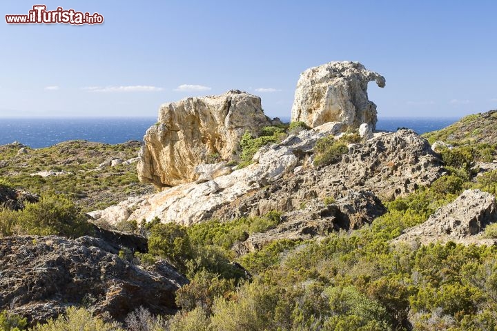 Immagine Rocce scolpite dal  vento a Cap de Creus in Catalogna - © Natursports / Shutterstock.com