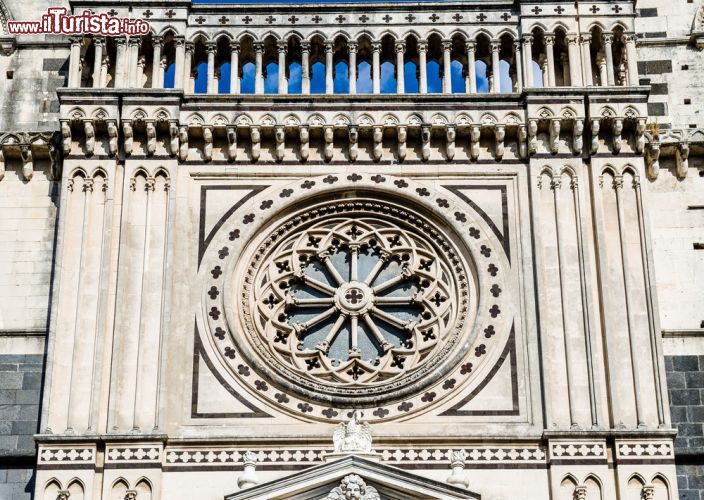 Immagine Il rosone del Duomo della città di Acireale a Catania, Sicilia - © Nikiforov Alexander / Shutterstock.com