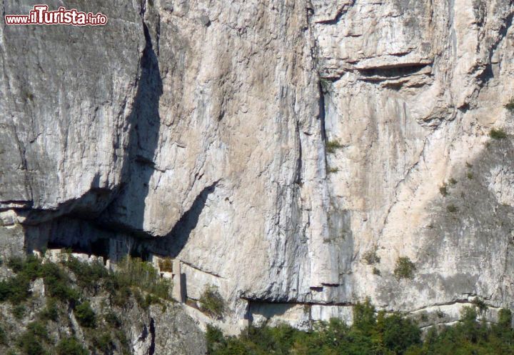 Immagine Le rovine di Castel San Gottardo presso Mezzocorona in Trentino Alto-Adige - © Llorenzi / Wikimedia Commons