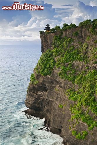 Immagine Scogliera Tempio Pura Uluwatu Bali Indonesia - © saiko3p / Shutterstock.com