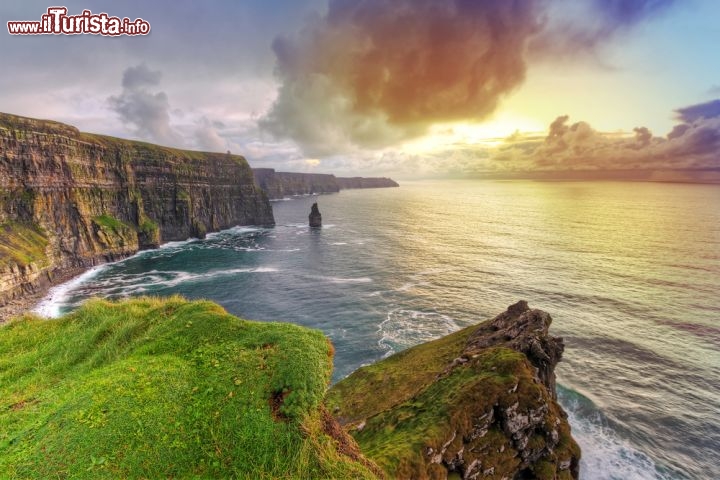 Immagine Le imponmenti scogliere di Moher, contea di Clare in Irlanda occidentale - © Patryk Kosmider  / Shutterstock.com