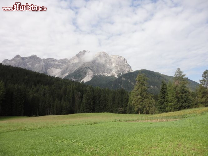 Immagine Nuvole e neve sulla Croda dei Baranci immortalata dalla Croda Rossa, sopra Sesto, in Alta Pusteria