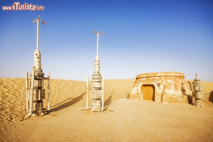 Immagine Set di Guerre Stellari a Tataouine in Tunisia, la location di Tatooine nel deserto del Sahara  - © Marques / Shutterstock.com
