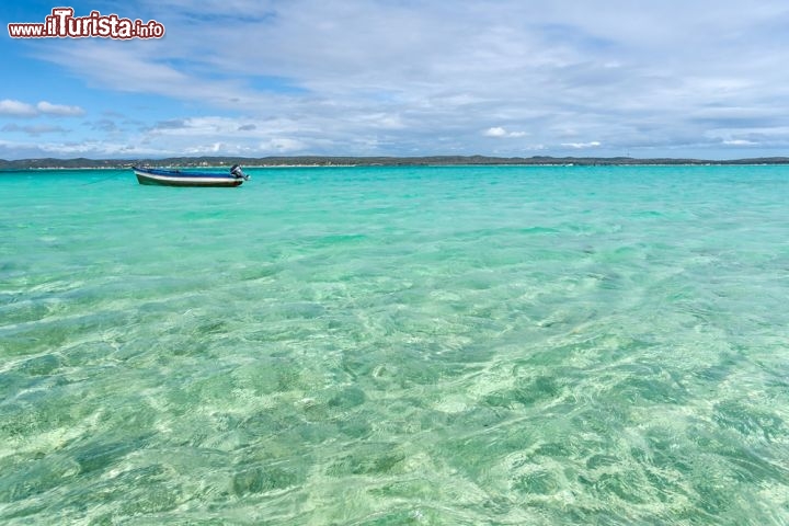 Immagine Snorkeling in Madagascar: un tour in barca partendo da Antsiranana, nella famosa baia di Diego Suarez - © Pierre-Yves Babelon / Shutterstock.com