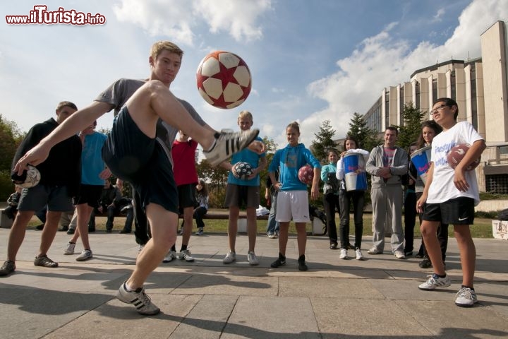 Immagine Nella foto il campione del mondo Andrew Henderson si esibisce a Sofia, in occasione della Red Bull Street Style Practice Session - © B.Stefanov / Shutterstock.com