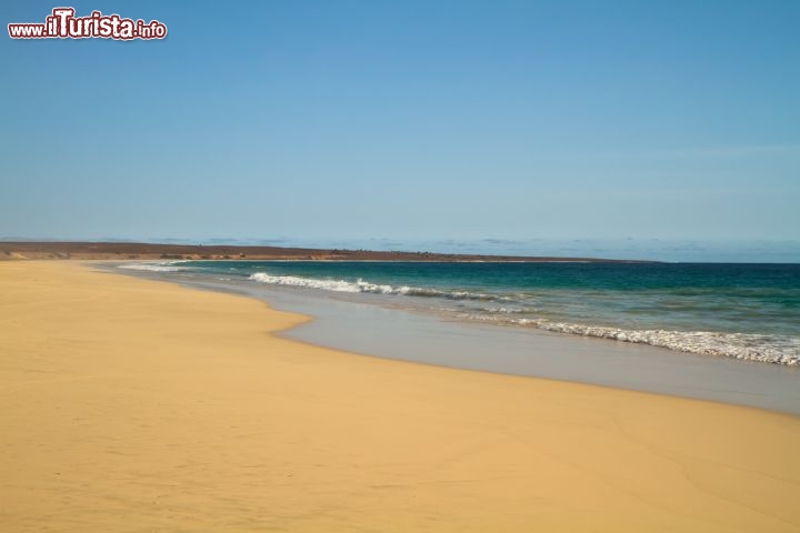 Immagine La famosa spiaggia di Santa Monica a Boa Vista, arcipelago di Capo Verde - © p.schwarz / Shutterstock.com
