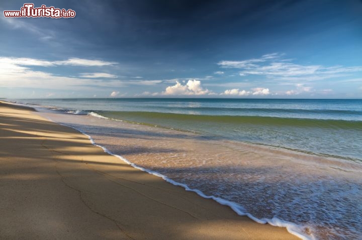 Immagine Spiaggia sabbiosa sull'isola di Phu Quoc nei pressi di Duong Dong: siamo nel Vietnam - © Frank Fischbach / Shutterstock.com