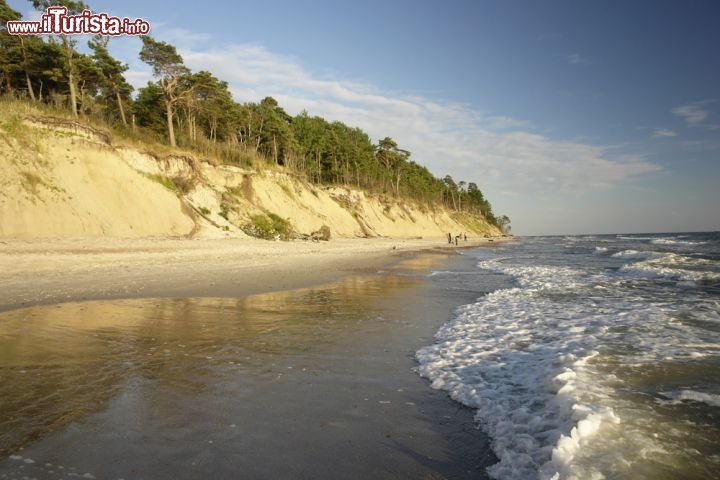 Immagine Spiaggia vicino al porto di Klaipeda in Lituania, lungo le coste del mar Baltico - © JuliusKielaitis / Shutterstock.com