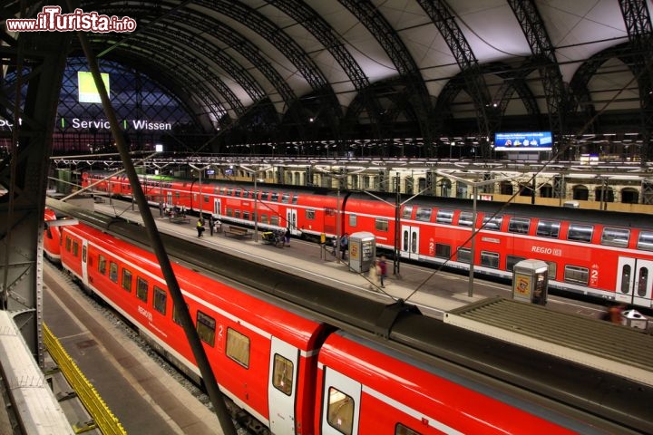 Immagine Stazione Centrale di Dresda, Hauptbanhoff Dresden, Germania orientale - © Tupungato / Shutterstock.com