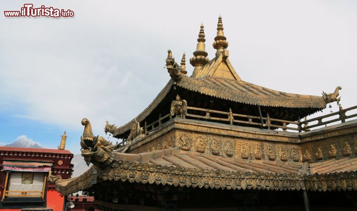 Immagine il Tempio di Jokhang a Lhasa, siamo nel Tibet la regione della Cina - © Grigory Kubatyan / Shutterstock.com